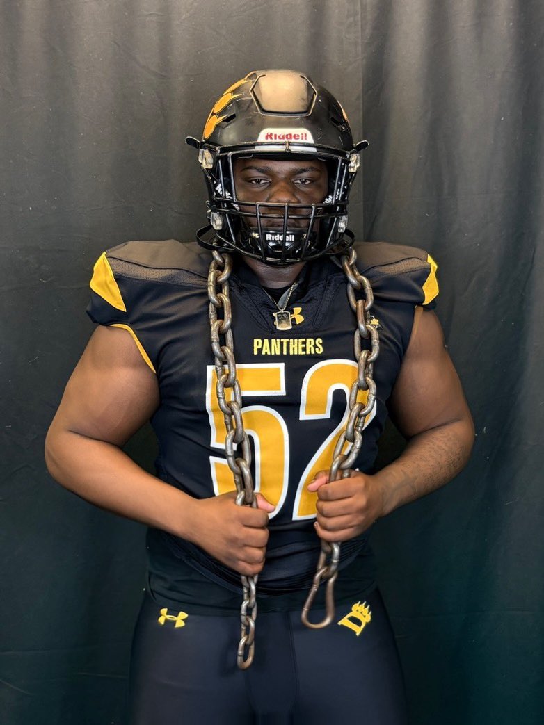 domrichh's tweet photo. I will be signing on Feb.5th @2:45pm, in room 300 at Sandusky HS! Everyone is welcomed ⚫️🟡 https://t.co/Q25utrxcxq