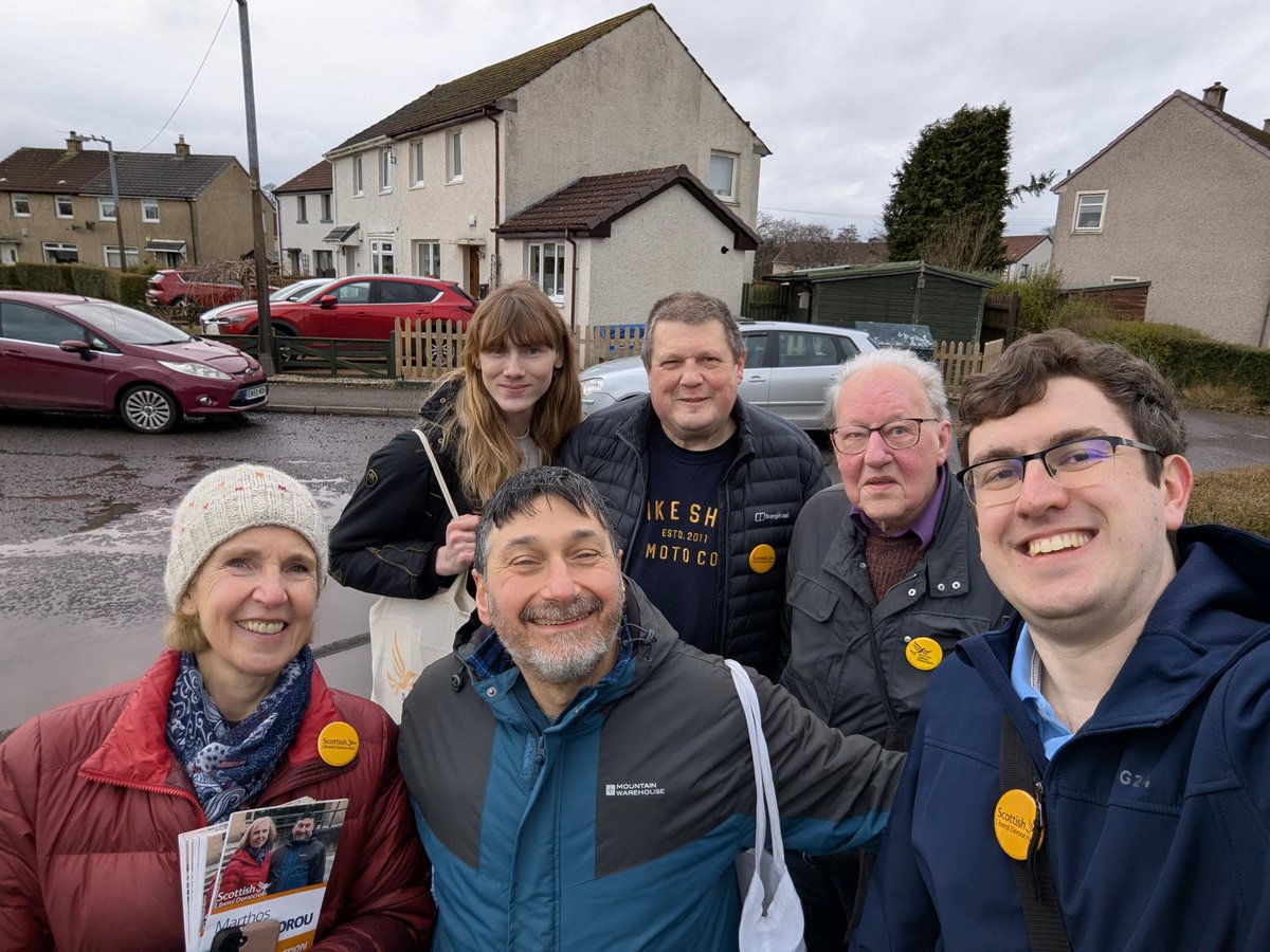 granttoghill's tweet image. Another Saturday out on the doors in #Kirkintilloch with the @mdlibdems. 

A lot of people know of the hard work that the Lib Dems do all year round. Marthos will be a strong local champion if elected on the 13th February. #VoteLibDem