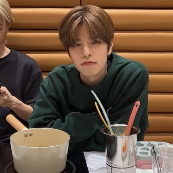 دیشب با گفتن اره بابا من خودم کل این مسیرو بلدم یه‌جوری آدرس دادم به دوستم که یهو دیدیم داریم از خروجی شهر به سمت جاده‌ی بندر عباس میریم که تصمیم گرفتم دهنمو ببندم و از مپ استفاده کنم که فقط برگردیم تو شهر ...