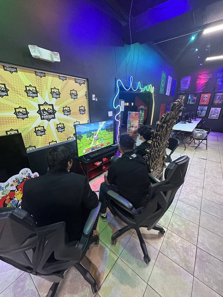 TPCesports's tweet photo. First ever media day in the books 🔥

Big shout out to all the players who were able to come out! 

⚫️⚪️🟡⚡️
#StudentPlayers https://t.co/n4yICGwNvu