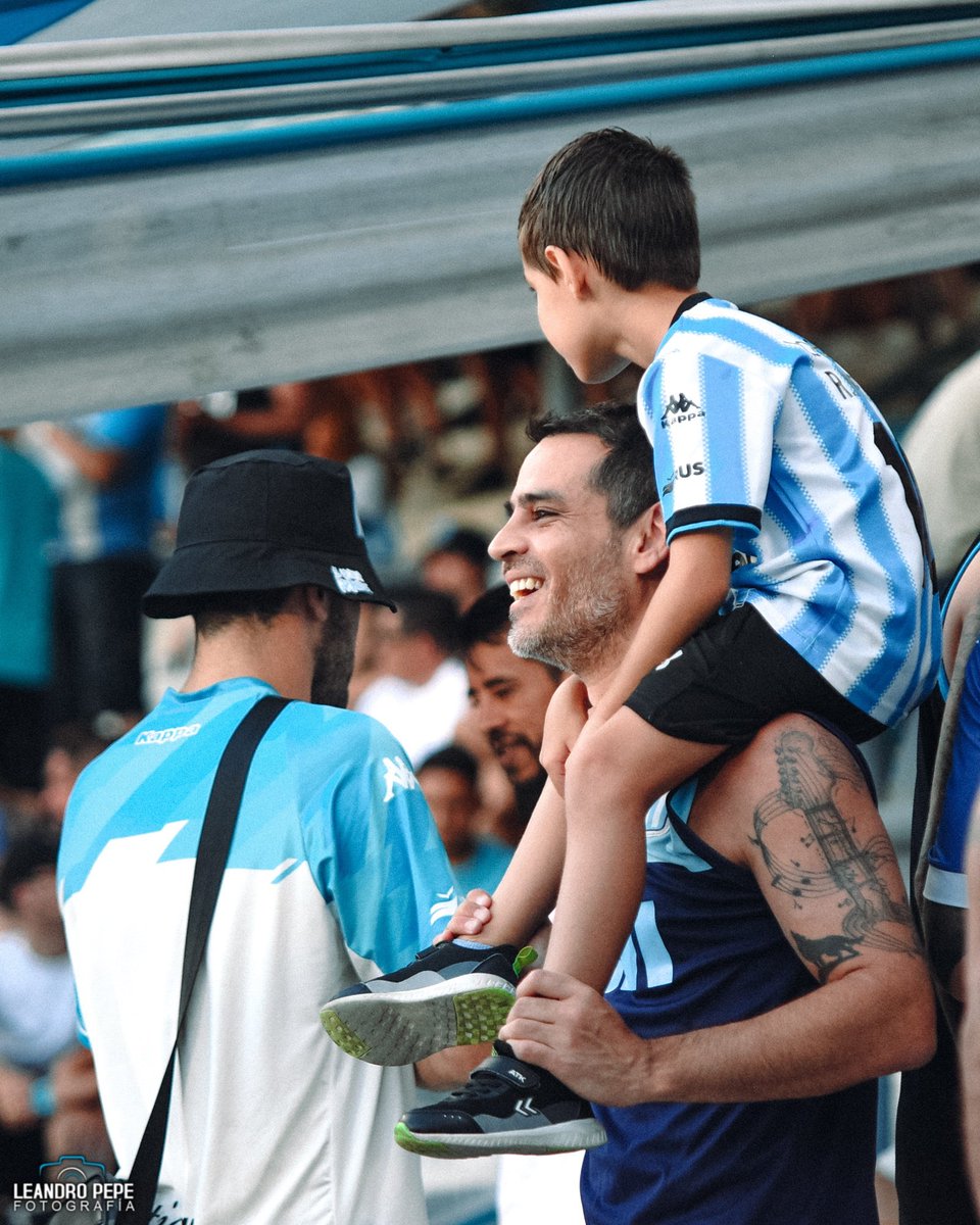 LeandroPepe91's tweet photo. Lograr que tu hijo sea hincha del mismo club que vos y compartir idas a la cancha juntos debe ser uno de los logros como padre más grandes que se puedan cumplir. https://t.co/Wyo7HQwf3j