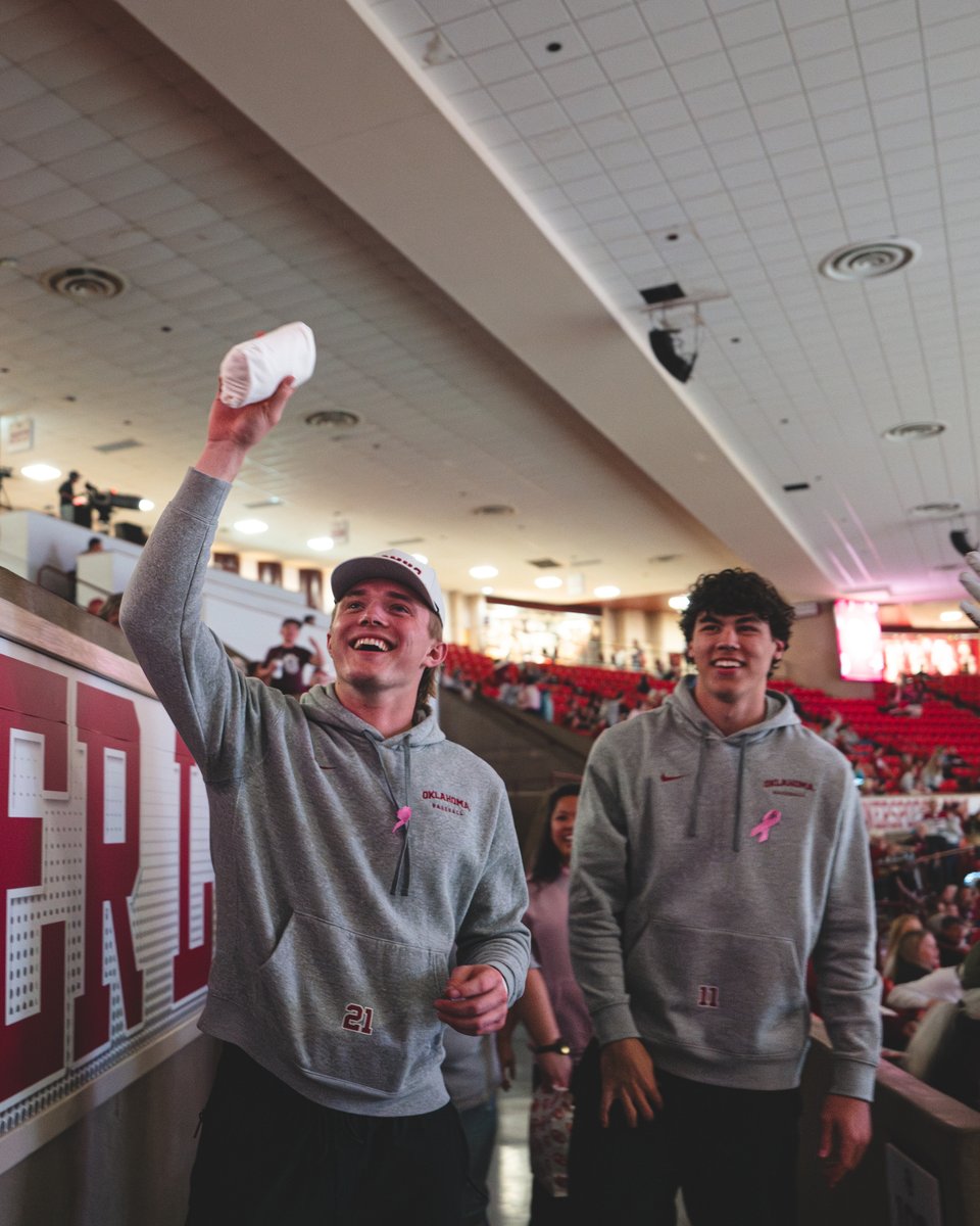 OU_Baseball's tweet photo. nights with Sooner Nation >>>

thanks for having us out, @OU_WGymnastics! ☝️ https://t.co/fJKYLBReMC