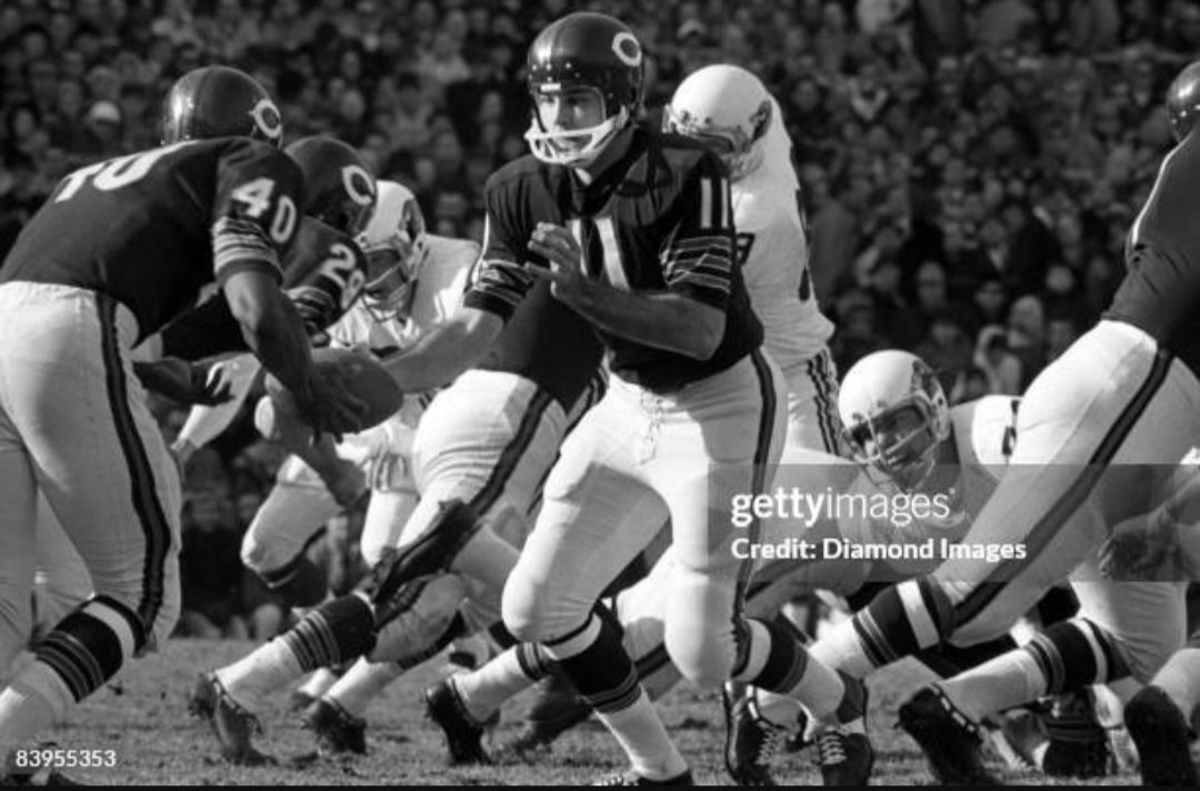 caseykahler's tweet photo. @Super70sSports Jack Concannon - said no #DaBearsโฏโฏโฏ fan ever except me here. Jack's best moves were usually as pictured below - handing the ball off to the great @ProFootballHOF'er, #GaleSayers aka #kansascomet https://t.co/fo9ZrVYtMV