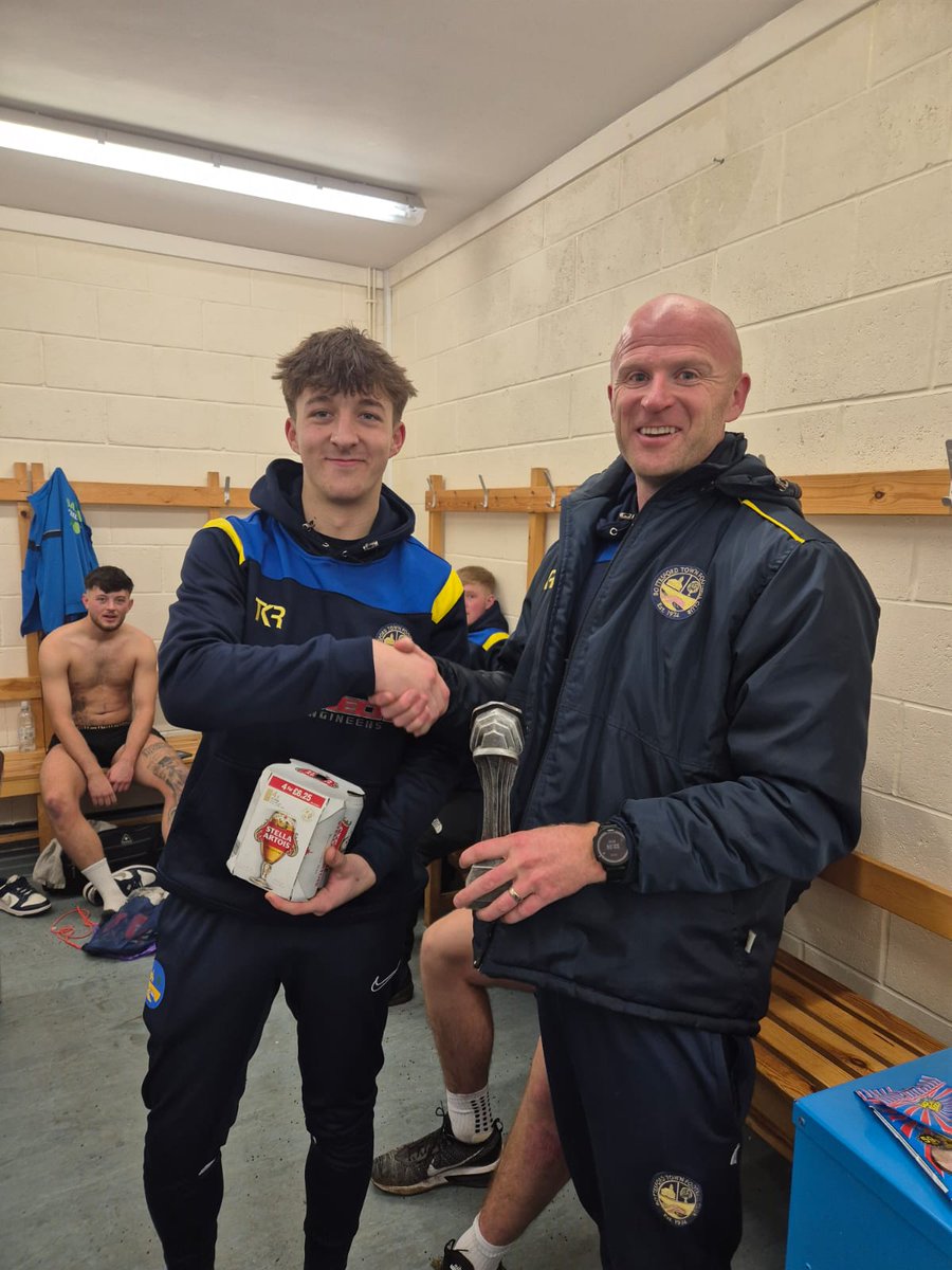 Botty_Dev's tweet image. Goals goals goals, finally turned up in 2025 ⚽️⚽️⚽️

Wish Evo the best for the season.

Man of the match to Connor, massive shift 1st half 👏

Donkey of the Day to young Logan, on pitch for 2 mins, not sure what that tackle was,  hobbled off as Evo scored the peno 🫏

💛💙