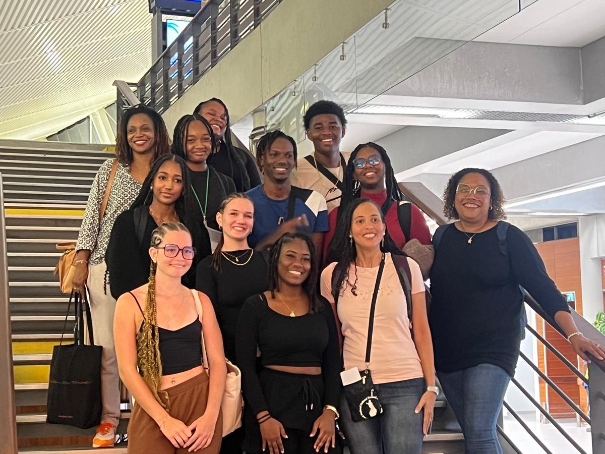 10 élèves de la section europénenne, leur enseignante d'anglais Mme SINEPHRO-COUTA, Mme CELINE, proviseure adjointe et Mme LOUIS EDOUARD PAIN, gestionnaire, se sont envolés pour SALU en Espagne dans le cadre de la dernière mobilité du projet LIVE HEALTHY, LEARN HEALTHY.