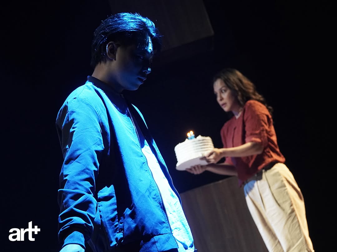 uhmjunghwassi's tweet photo. "Do you dream, or do you grieve?
You've got to let him go"

#NextToNormal #Next2Normal #N2N https://t.co/QjEAJFkQAq