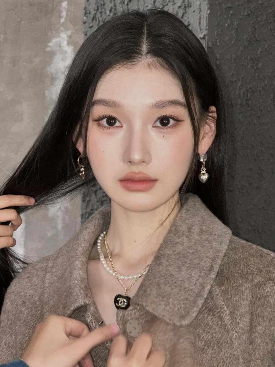 ch12348217630's tweet photo. Desirable and Charming High-Intellect Makeup Look #Makeup #Beauty #Charming #Desirable #HighIntellect #Look #Glam #Cosmetics #Style https://t.co/OVfBWcjjMp
