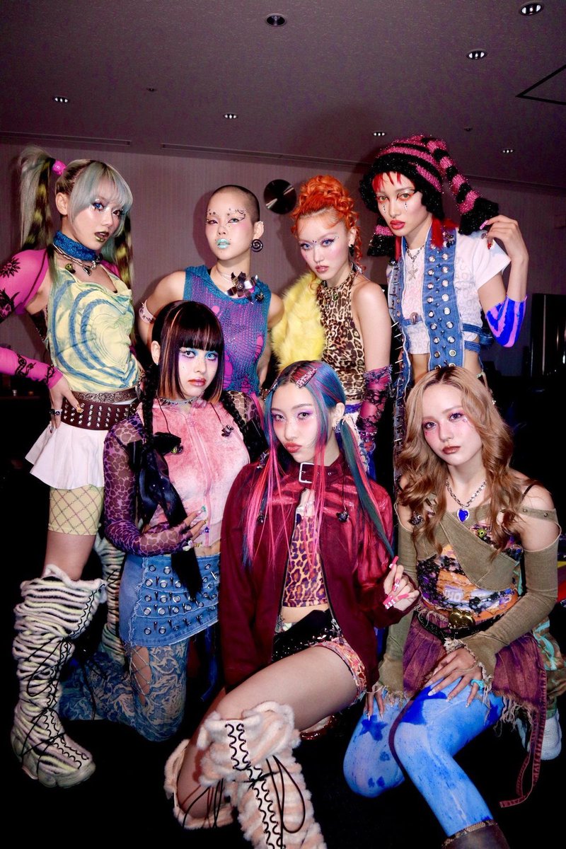 alphazbarbie's tweet photo. How I met them.                       Still with them. https://t.co/fC0DkLiGq9