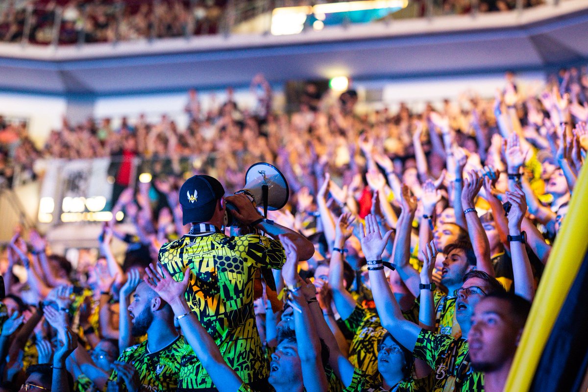 Rocket Baguette (@rocketbaguette) on Twitter photo En vrai, <a href="/KarmineCorp/">Karmine Corp</a> vs. <a href="/TeamVitality/">Team Vitality 🐝</a> en finale des Worlds #RLCS devant leur public en France en septembre, qui signe ? 🤔 En vrai, <a href="/KarmineCorp/">Karmine Corp</a> vs. <a href="/TeamVitality/">Team Vitality 🐝</a> en finale des Worlds #RLCS devant leur public en France en septembre, qui signe ? 🤔