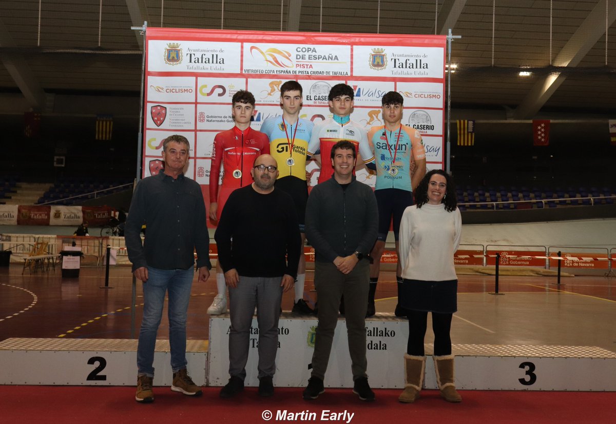 Los juniors Marc San Martín (El Nieto del Lobo-Nutribán) e Irati Michelena (JRG Norclamp), los cadetes Vicent Andrés (Juanginer-Ulevel) y Maialen Narbona (Louimat), vencedores en el apartado de fondo.
trackpiste.com/2025/02/san-ma…