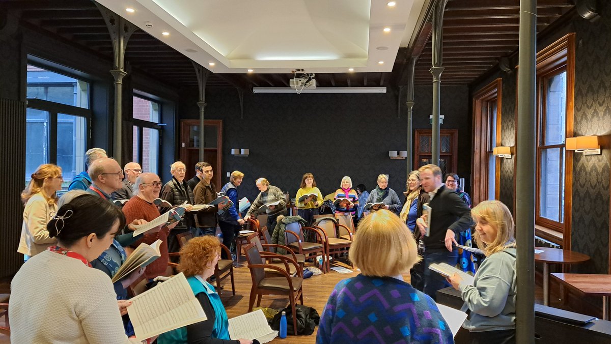 SalfordCathMus's tweet image. Lovely to welcome so many new faces to the Song School @SalfordCathedra today for our Palestrina 500 Choral Workshop with our Director of Music, Alex Patterson.
A joy to immerse ourselves in the music of Palestrina and make music together with some new friends.