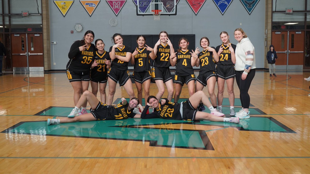 hornet_hoops_'s tweet photo. Harvard picks up the win 40-33 vs Woodstock North 🧹
All around team performance!! We>Me The bench crew carried us through!!! D⬆️ @D50Athletics @HHSHornets1 @HarvardD50 https://t.co/OeIjrbrBjj