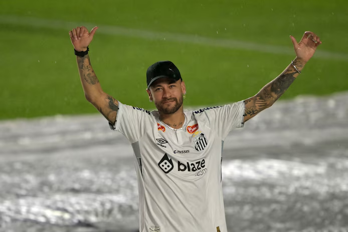 SambaFut_EU's tweet photo. CONCOURS 🇧🇷🎁

Avec le retour de Neymar à Santos, on vous fait gagner deux maillots !

Pour cela :
- RT et Liker ce tweet
- Follow @SambaFut_EU

Bonne chance à tous !

TAS le 07/01 https://t.co/DC0muDNhzB