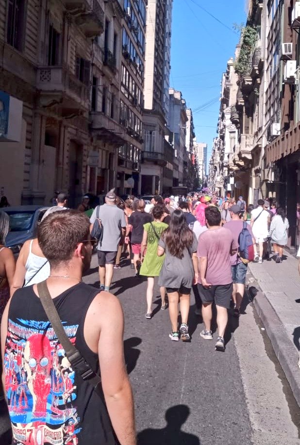 TotyFlores's tweet photo. Por Rivadavia a Plaza de Mayo, acompañando la marcha del orgullo antifascista y antirracista.
#MarchaAntifascista
#YoEstoy
#F1 https://t.co/wBcVbN51YH