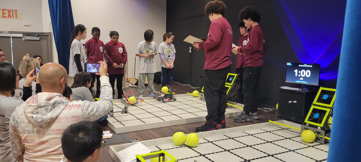94QDavidDPorter's tweet photo. #PandaBots at qualifier event enjoying the day #perseverance #rookieteam @PS94DavidPorter @PTAofPS94Q @VEXRobotics #RECFoundation #robots 🐼🤖🎊👾🐼🤖 https://t.co/qBr23GAv5e