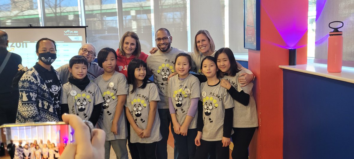 94QDavidDPorter's tweet photo. #PandaBots at qualifier event enjoying the day #perseverance #rookieteam @PS94DavidPorter @PTAofPS94Q @VEXRobotics #RECFoundation #robots 🐼🤖🎊👾🐼🤖 https://t.co/qBr23GAv5e