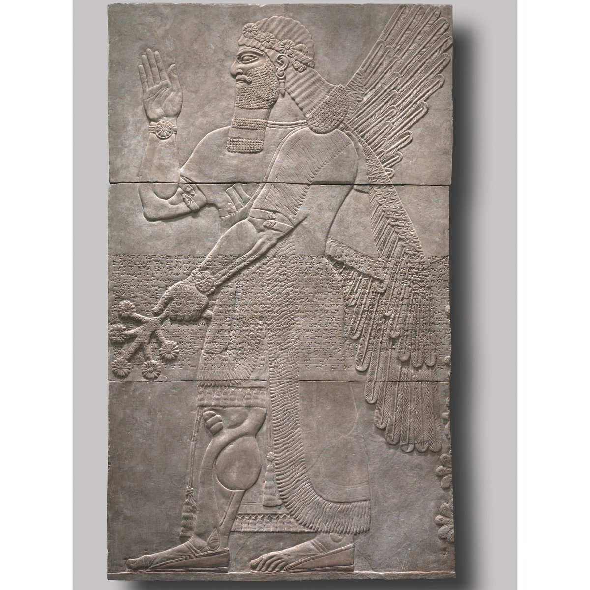 ArkeoNews's tweet image. This stunning 2,800-year-old winged greeting figure from the Neo-Assyrian period once adorned the walls of the Northwest Palace in Nimrud during the reign of Ashurnasirpal II. Now housed at the Cleveland Museum of Art #AncientArt #NeoAssyrian #ClevelandMuseumOfArt