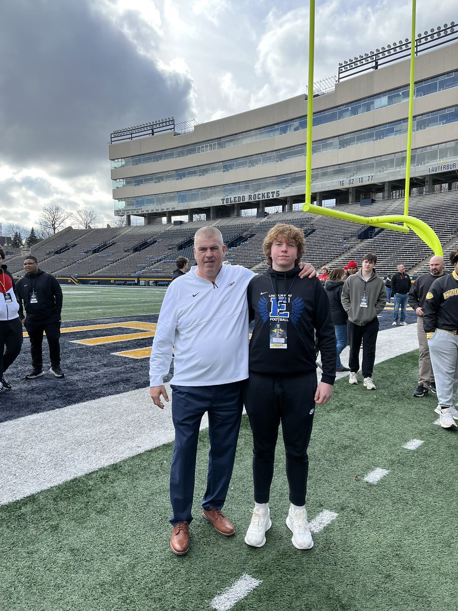 mattconnors61's tweet image. Had a great time at Toledo today! Thank you @coachhallett and @stantonweber
@LWEastFootball
@OLMafia