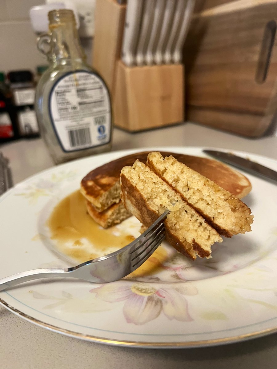_claudiugh's tweet photo. 2/1/25
STELLAR Clinton Street-Style stack today w/ a 3:1 AP:WW flour blend. The CSBC method always creates such swagtastic crispy edges 🤌🏻 ik incorporating whole wheat can bring a lil too much body but I just love the added depth of flavor so imo it’s worth it.
4.85/5 ⭐️

(20/?) https://t.co/ihqGihaKgf