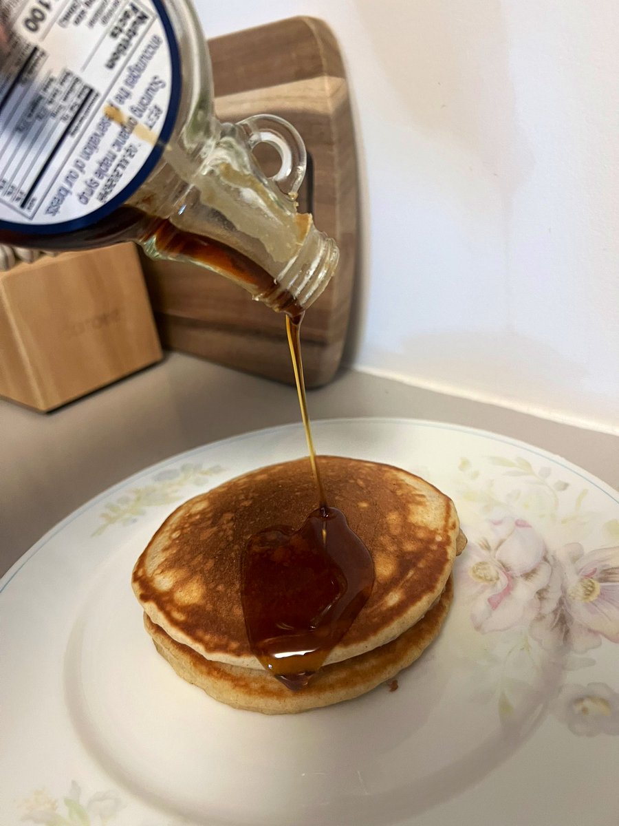 _claudiugh's tweet photo. 2/1/25
STELLAR Clinton Street-Style stack today w/ a 3:1 AP:WW flour blend. The CSBC method always creates such swagtastic crispy edges 🤌🏻 ik incorporating whole wheat can bring a lil too much body but I just love the added depth of flavor so imo it’s worth it.
4.85/5 ⭐️

(20/?) https://t.co/ihqGihaKgf