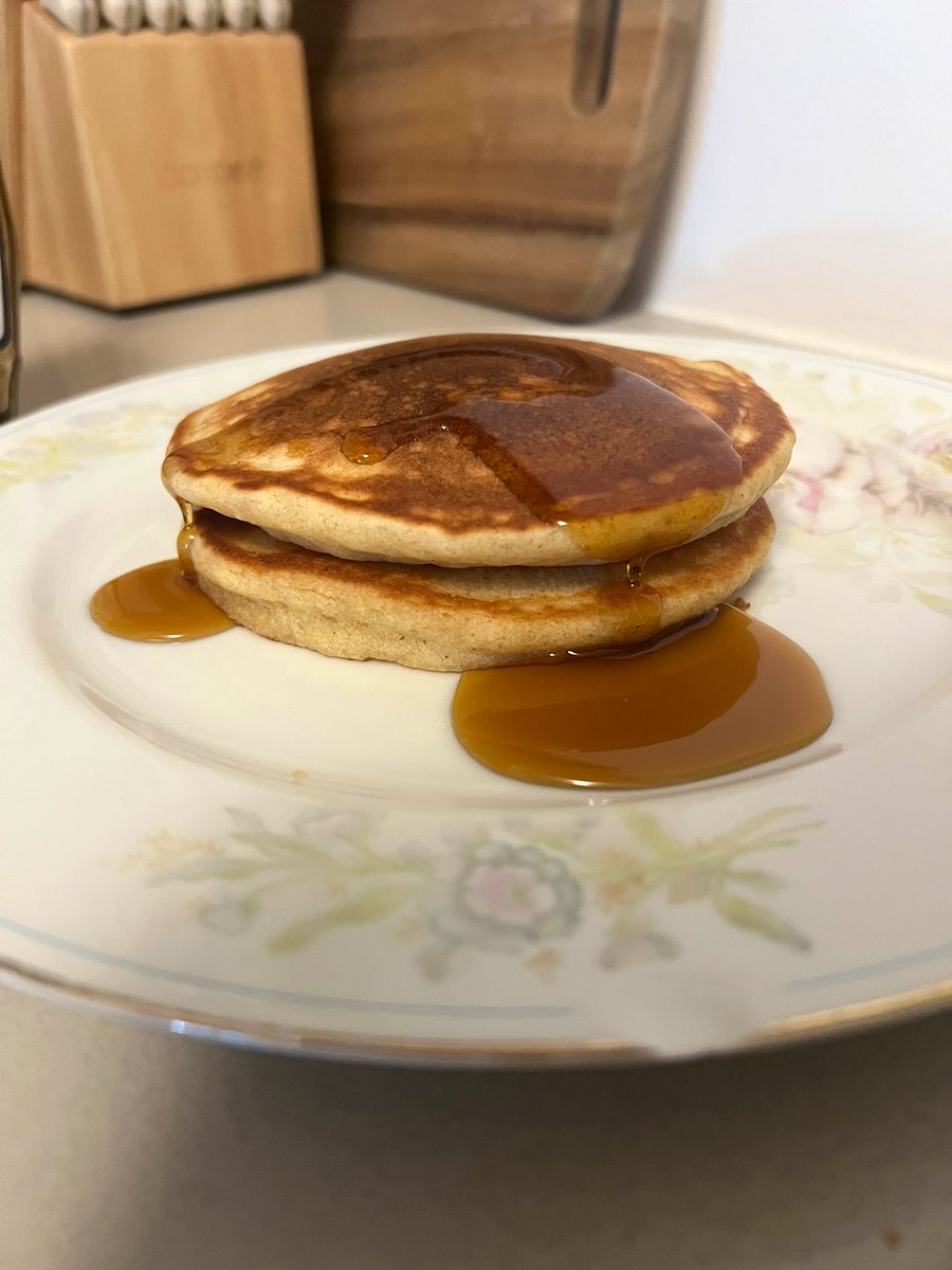 _claudiugh's tweet photo. 2/1/25
STELLAR Clinton Street-Style stack today w/ a 3:1 AP:WW flour blend. The CSBC method always creates such swagtastic crispy edges 🤌🏻 ik incorporating whole wheat can bring a lil too much body but I just love the added depth of flavor so imo it’s worth it.
4.85/5 ⭐️

(20/?) https://t.co/ihqGihaKgf