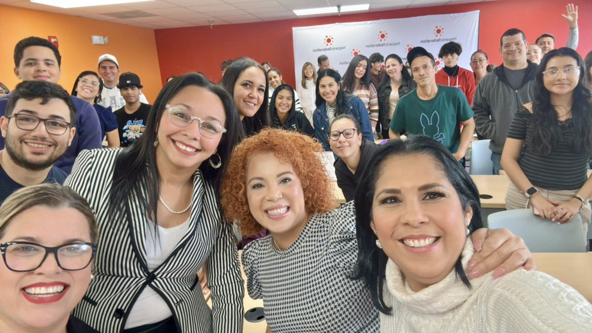 JohannaForFL's tweet photo. Last week, I was honored to join @HispanicFed for the Pathways to Education Excellence event, inspiring students to strategize for their brilliant futures! Education unlocks opportunity, and together, we’re empowering the next generation. ¡Sí se puede!

#PathwaysToEducation https://t.co/odRsjYsTb7