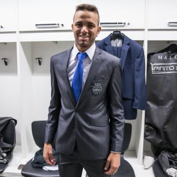 GremioIM's tweet photo. uniforme oficial Grêmio de Gustavo Quinteros 2025 https://t.co/fyuMmaJJgN