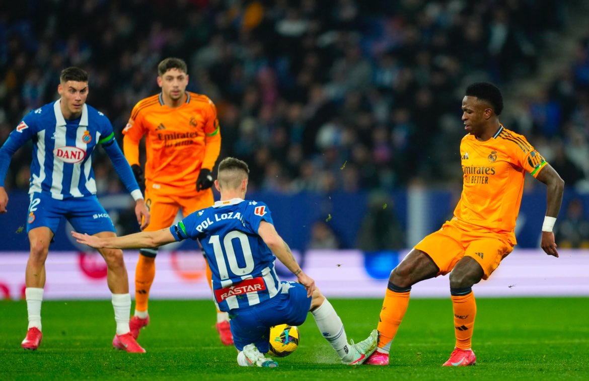 No es fútbol, es La Liga. (No fue ni amarilla)