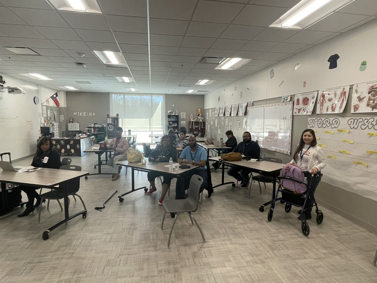 rocks_cs's tweet image. I had a great session this morning presenting @EarSketch at @CSTAGreaterHou Hou’s Coding one day conference. Me and @DrJEMcdonald #HousCoding