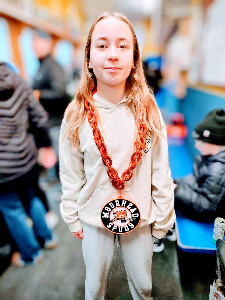 #2Selah earns the chain ⛓️ for her passing and hard work during the first game of The  Frozen Faceoff. 🚨🍎  for this kids effort! Keep grinding SehSeh 👊💪🏒