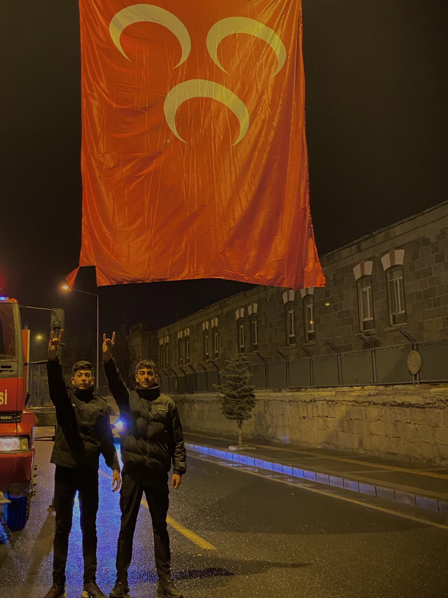 Yüksel Türk! Senin için yükselmenin hududu yoktur… Ülkü denen nazlı gelin erde şan ister, büyük devlet kurmak için büyük kan ister…
#türk #kurtülkü #devletimimyanındayım