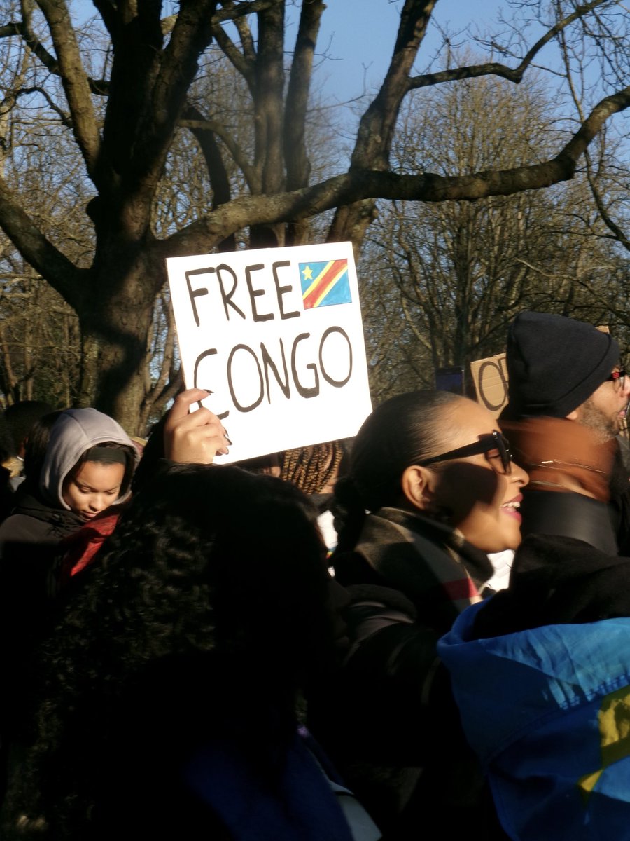 noah___lm's tweet photo. Bienvenue à Bruxelles, où après avoir manifesté pacifiquement devant l’ambassade du Rwanda j’ai été arrêté&amp; menotté à 4km de l’endroit de la manif à 20m de mon arrêt de métro Montgomery par la police anti émeute. Alors que je rentrais juste chez moi. #FreeCongo #Bruxelles https://t.co/yPrJlJEA3w