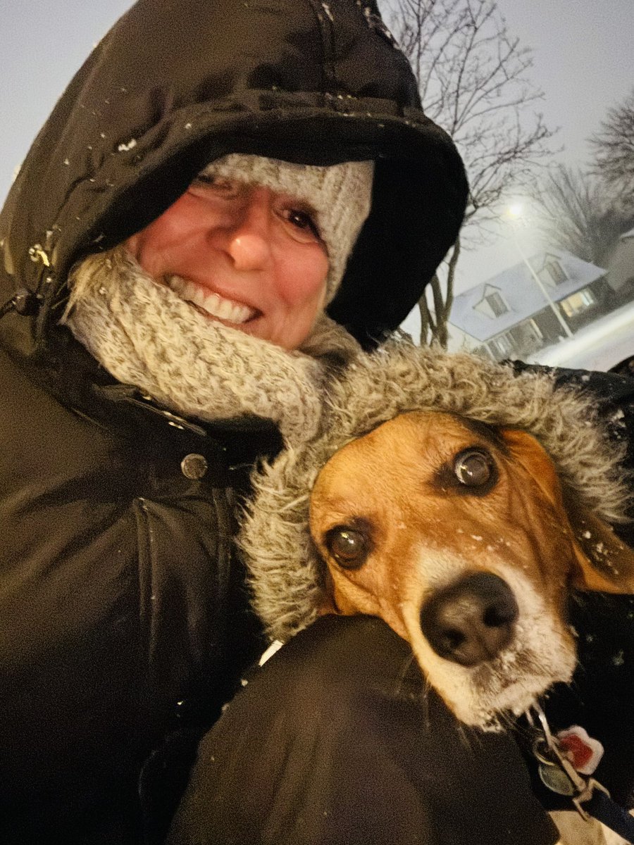 mackiefries's tweet photo. @JDSpradlin @radiomville 
Greetings from me and my dog in the Great White North!! Thanks for the song and yes you do have a great dog. See you in March.🐶 🐬👍😊🍻
#doglovers 
#jimmybuffett 
#radiomargaritaville https://t.co/NtU1VrpLkf