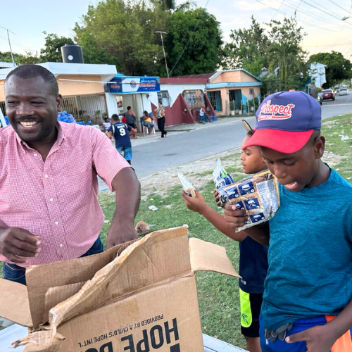 AChildsHopeInt's tweet photo. In the #DominicanRepublic, families who fled violence in Haiti are facing hunger and uncertainty. But today, a nutritious meal is in their hands, bringing relief and hope.⁣
⁣
The need is great, but your support is making a real difference. #handsagainsthunger https://t.co/3XLC8opc7g