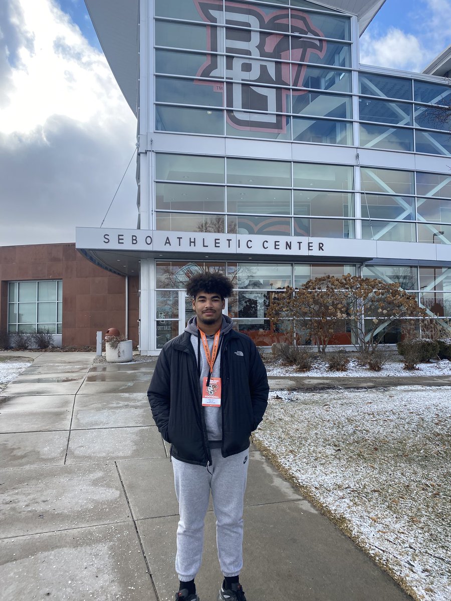 JaidenDavis38's tweet photo. AGTG I’m blessed to receive a personal offer from @CoachLoefflerBG to play at @BG_Football! Thank you for the great hospitality &amp; respect that was shown 💯
@CoachKRJones 
@Tkinnel_2 
@AllenTrieu 
@SWiltfong_ 
@adamgorney 
@TomLoy247 
#AyZiggy https://t.co/eC8Xop7kyp