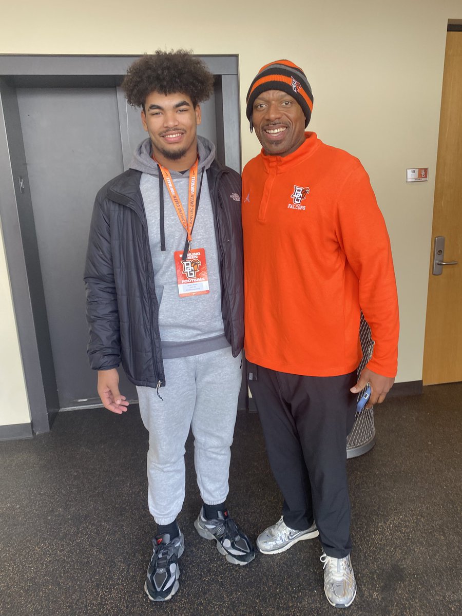 JaidenDavis38's tweet photo. AGTG I’m blessed to receive a personal offer from @CoachLoefflerBG to play at @BG_Football! Thank you for the great hospitality &amp; respect that was shown 💯
@CoachKRJones 
@Tkinnel_2 
@AllenTrieu 
@SWiltfong_ 
@adamgorney 
@TomLoy247 
#AyZiggy https://t.co/eC8Xop7kyp