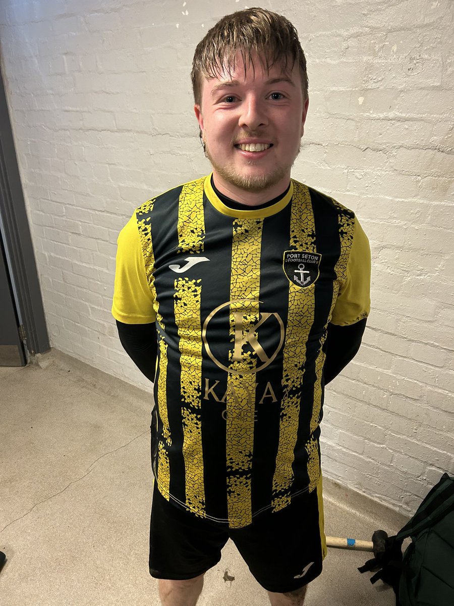 A good win this morning in draining conditions on the grass! 5-0 final score. 
Goals from:

⚽️⚽️ Chrissy 
⚽️ <a href="/shaunbrown1997/">Shaun Brown</a> 
⚽️ <a href="/SeanKraske1998/">Séan Kraske</a> 
⚽️ Fairy 

A good all round team performance but it’s <a href="/jordanbrown9/">Jordan Brown</a> with the MOTM today!! Mon the Seton! 💛🖤