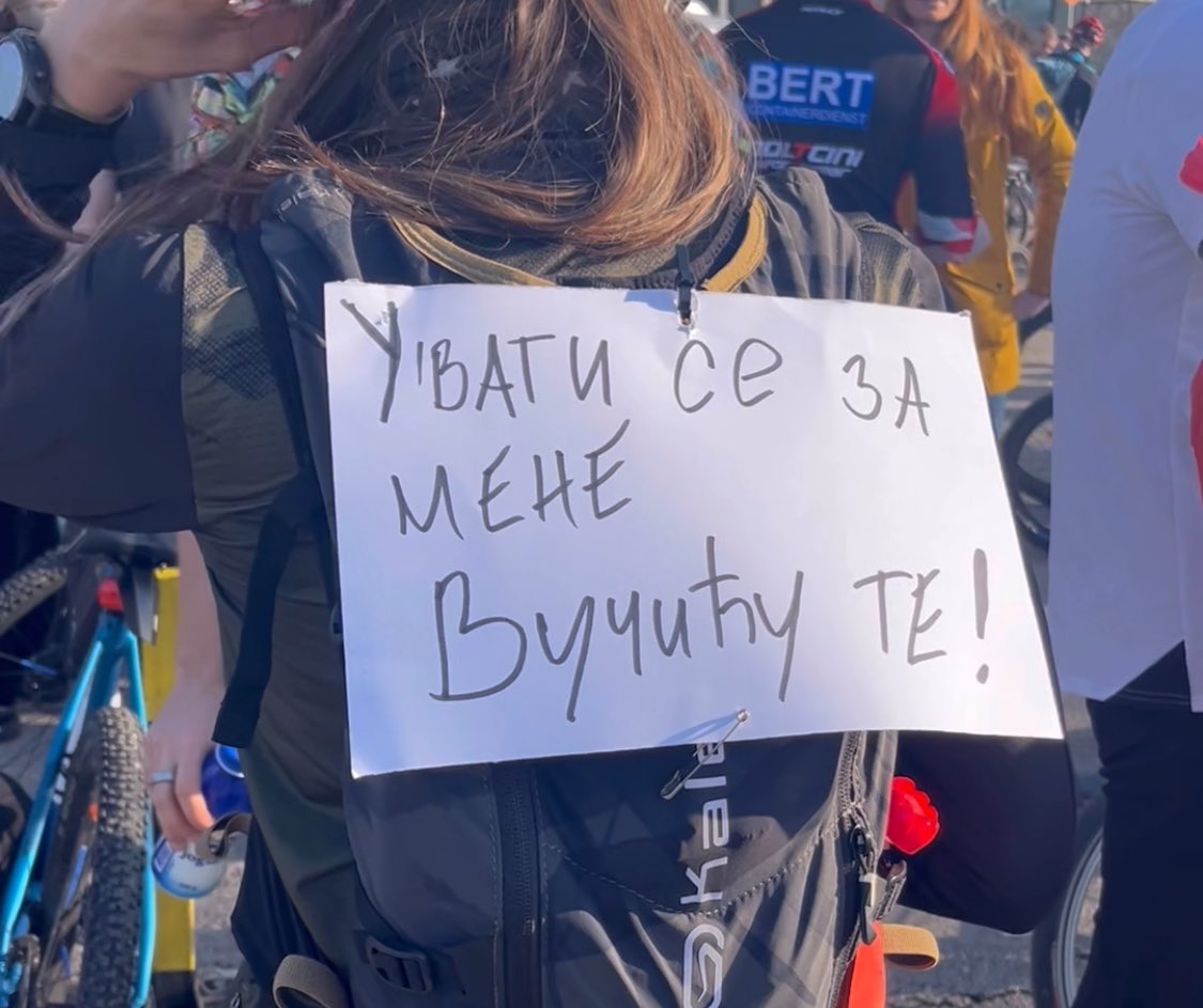 mirkotopalovic7's tweet photo. Biramo najjači transparent sa protesta !!!
Kačite koji su vam omiljeni https://t.co/LqumhlRFEO