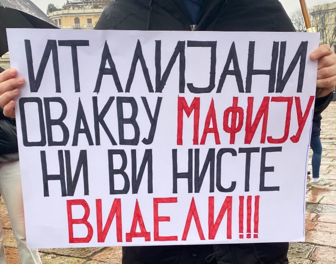 mirkotopalovic7's tweet photo. Biramo najjači transparent sa protesta !!!
Kačite koji su vam omiljeni https://t.co/LqumhlRFEO
