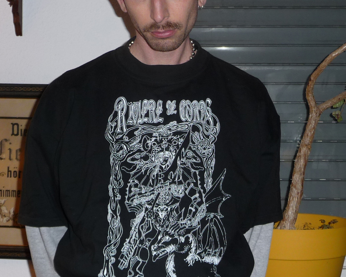 Un nouvel item est disponible dans la section boutique. Il s’agit d’un t-shirt illustré par Maël Escot

vaguealame2.bandcamp.com/merch/r2c40k-r…