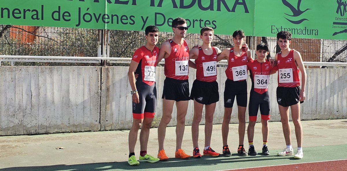 Atletas de Arte Físico  que disputan la prueba de 3000 m.l en el Cto. Extremadura Pita Invierno 2025.
#soñandoalogrande 
<a href="/arte_fisico/">Arte Fisico</a>