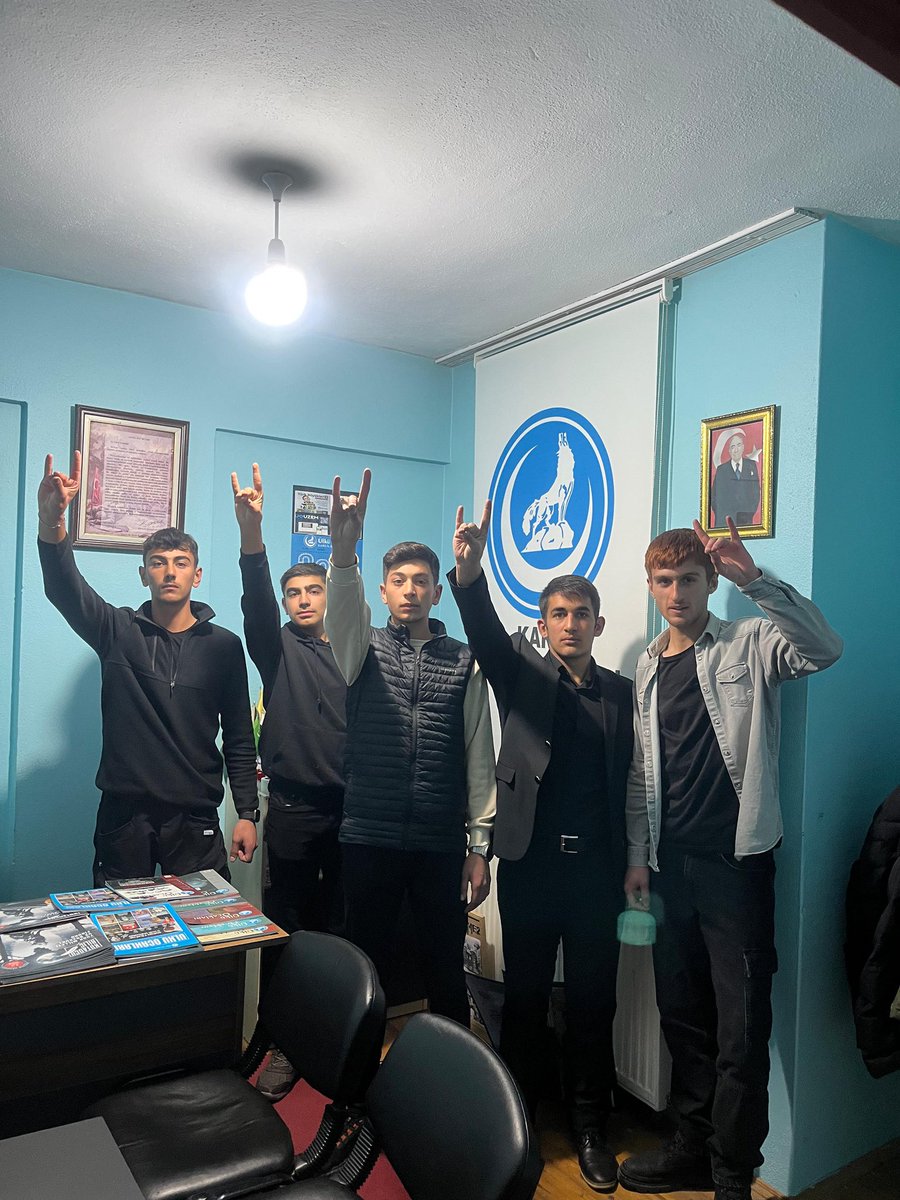 Biz aziz milletimize müreffeh, kuvvetli ve büyük bir Türkiye taahhüt ediyoruz; kendimizi millete adıyoruz. Ve Türklük yoluna başlarımızı koyuyoruz.
#tuerkiye #kurt #kars