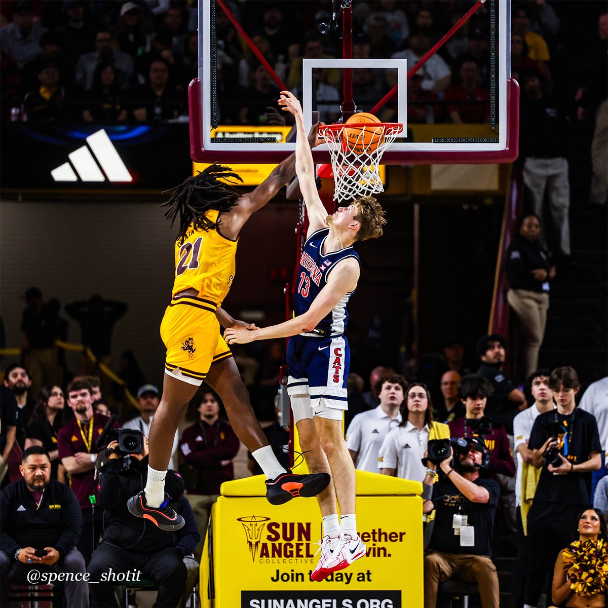 Spencer Barnes (@spence_shotit) on Twitter photo Arizona State MBB 17-year old freshman Jayden Quaintance (<a href="/qjayhoops/">Jayden Quaintance</a>) with a monster poster dunk today in a back and forth battle with University of Arizona.
<a href="/sportscronkite/">Cronkite News: Phoenix Sports</a> Arizona State MBB 17-year old freshman Jayden Quaintance (<a href="/qjayhoops/">Jayden Quaintance</a>) with a monster poster dunk today in a back and forth battle with University of Arizona.
<a href="/sportscronkite/">Cronkite News: Phoenix Sports</a>