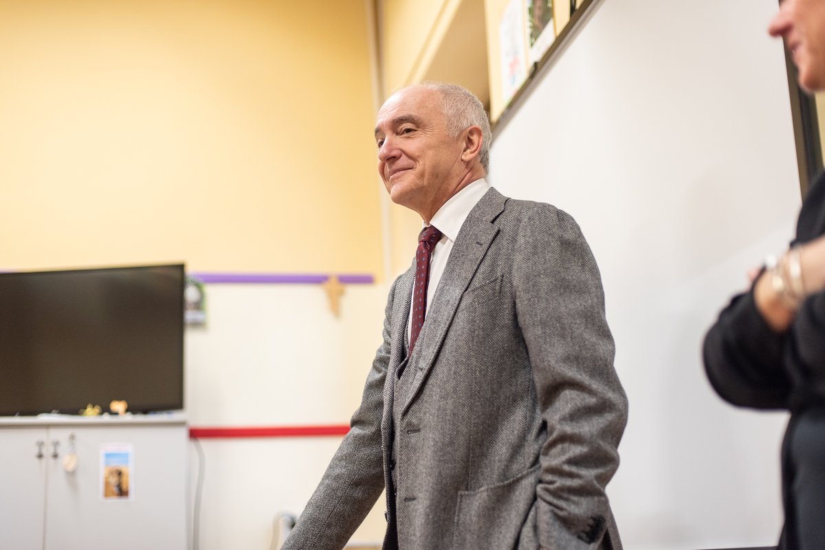 fcn_onlus's tweet image. Nella quarta Sacro Cuore Romagnano, per il progetto #ABCDono abcdono.it abbiamo incontrato un giovane trattorista 🚜 , un piccolo ammiraglio ⛵️, una giocatrice di basket in erba 🏀 un mini "Geppetto" e un paio di scrittori 🖊in miniatura.
#fondazionenovarese #abcdono