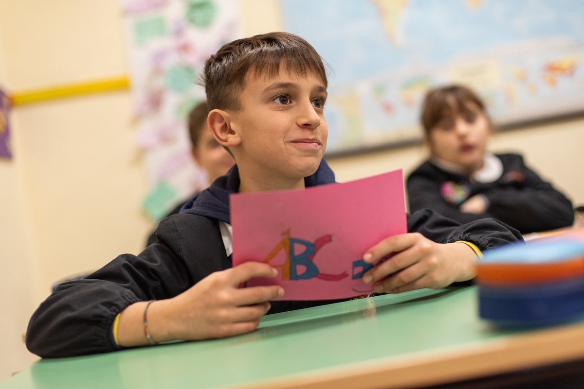 fcn_onlus's tweet image. Nella quarta Sacro Cuore Romagnano, per il progetto #ABCDono abcdono.it abbiamo incontrato un giovane trattorista 🚜 , un piccolo ammiraglio ⛵️, una giocatrice di basket in erba 🏀 un mini "Geppetto" e un paio di scrittori 🖊in miniatura.
#fondazionenovarese #abcdono