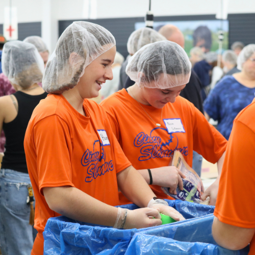 AChildsHopeInt's tweet photo. Packing meals + having fun = the best combo 🤍 https://t.co/Cmwj9ZzSA5