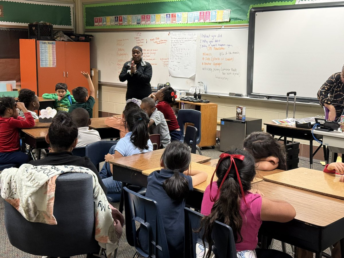 Henderson_CIA's tweet photo. This Week (Jan. 27th-31st) in @AliefISD_CIA!!!  My last stop of the week was with @CiaYouens @Youens_Gators! They were taking STEM to another level with @MsOnFire2Nspir3 of @FSAACADEMYGRIND  @AliefISD @AISDSupe @AliefFedGrants https://t.co/wWO2MDWWqV