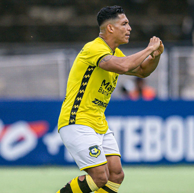 MidiaTigre2004's tweet photo. VITÓRIA SOFRIDA!

São Bernardo vence a Inter de Limeira por 2x1 com gols de Rodrigo Ferreira e Rodolfo, chega aos 15 pontos e se isola na liderança do @Paulistao.

Vamos buscar essa classificação em primeiro lugar. 

#INTxSBE | #ÉsOrgulhoDaCidade https://t.co/ushtBoWDCx