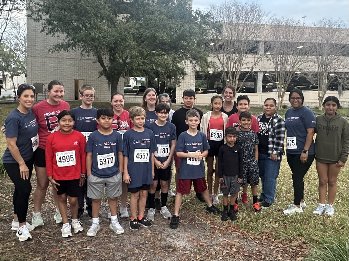 McInnis_VCS's tweet photo. This morning our Run Club and fellow Bobcats came together for the 2025 ME STRONG 5K, running through downtown DeLand in support of a great cause. United in strength, every step of the way! #MEStrong5K 

#TeamMcInnis❤️💙 https://t.co/MoSTE2T6FV