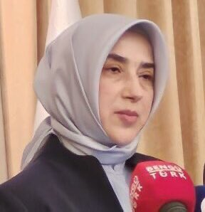 furkancerkes's tweet photo. Kemalist Özlem Zengin kendisine tepki gösteren yüzbinlerce AK Parti seçmenine “radikal islamcılar” kavramı üzerinden savaş açtı.

Görüştüğü kişilere “beni eleştirenler radikal islamcılar” diyerek kendini kurtarmaya çalışıyormuş. 

Özlem hanım bu laflarla kimseyi kandıramazsınız. https://t.co/cGNFitvyEY